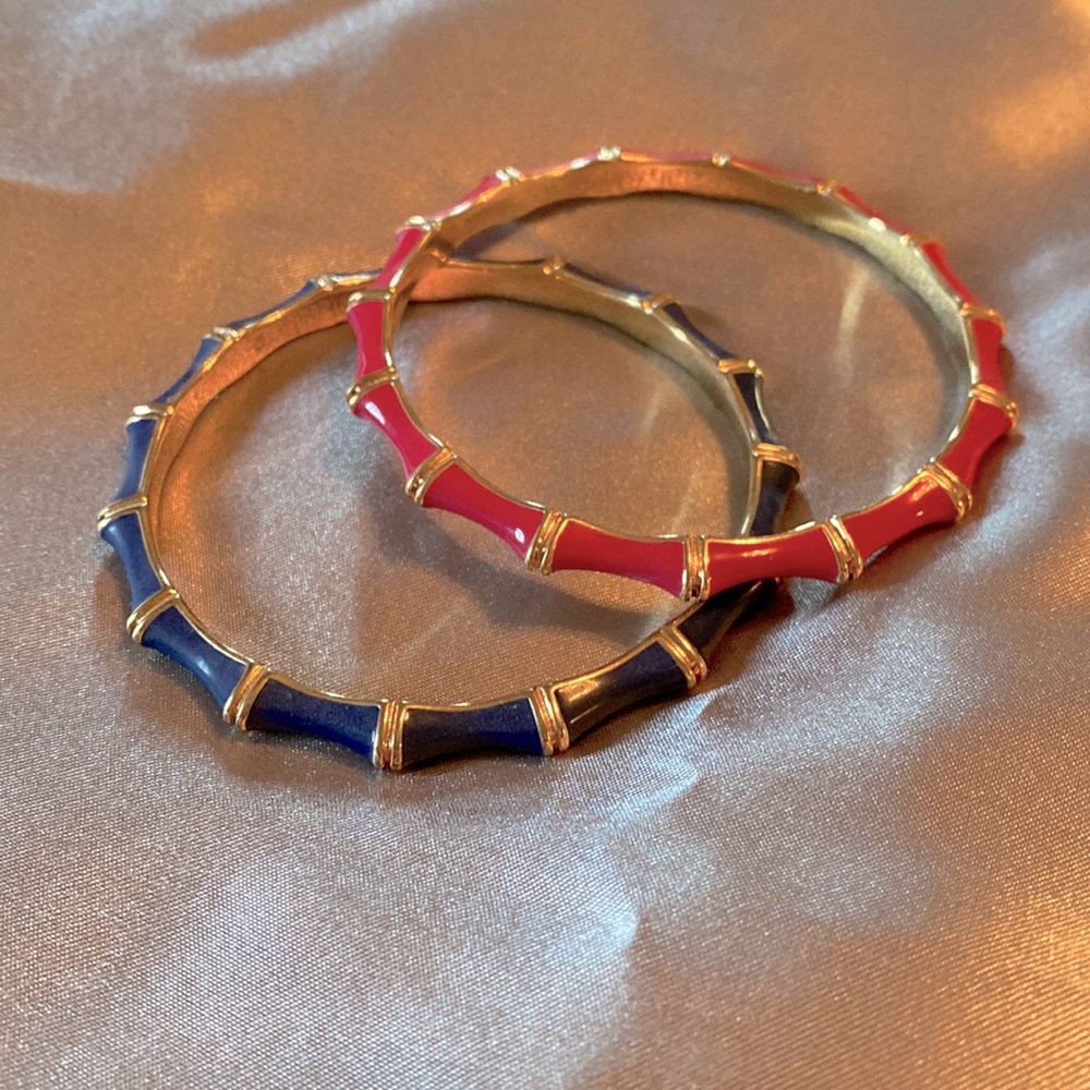 2 Bangles gold detail